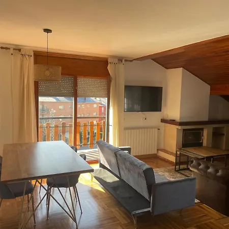 Apartment Magnifico Atico Con Vistas, Parking Y Piscina Puigcerda